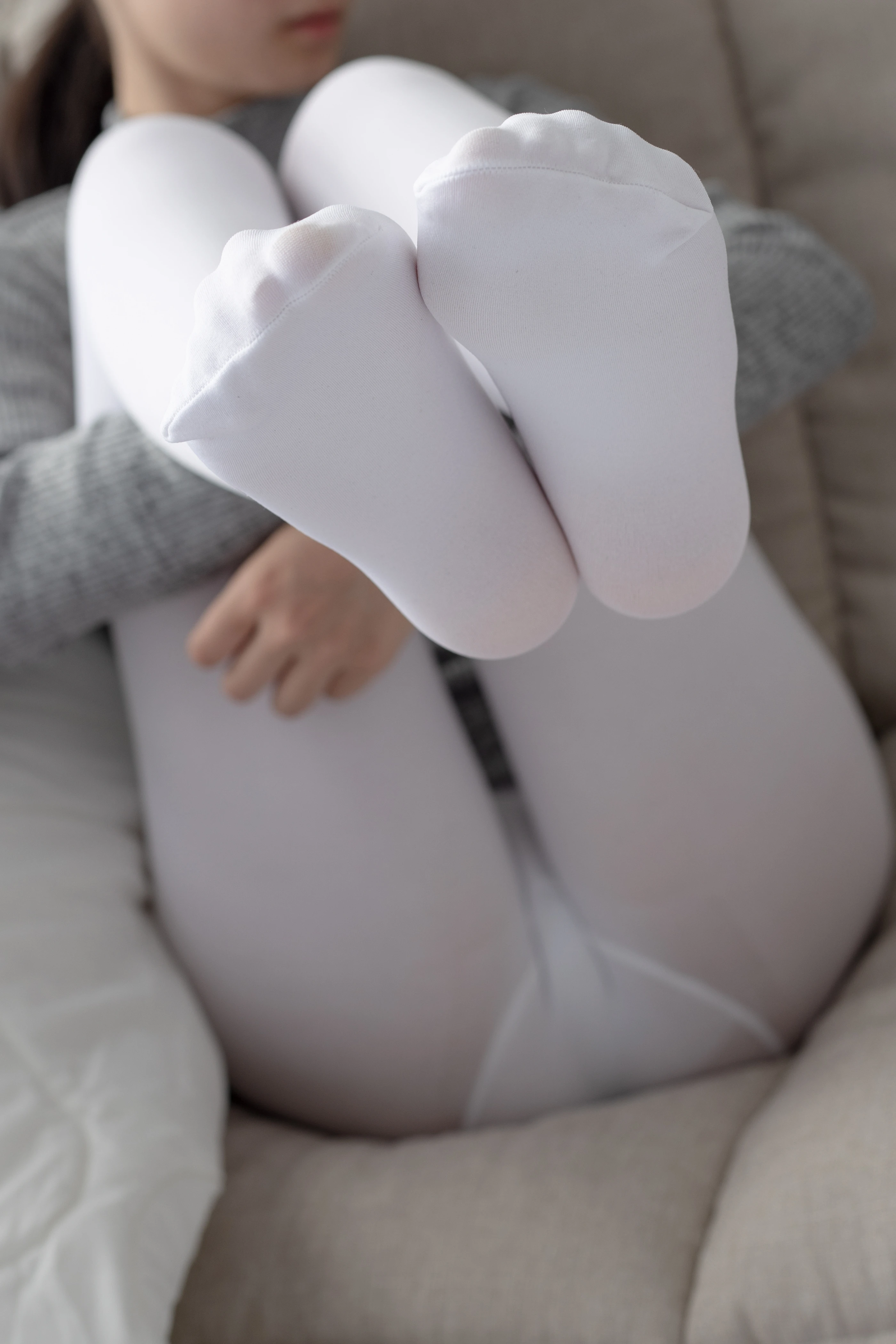 森萝财团 [ALPHA-016] 灰衣白丝 [141P]插图3